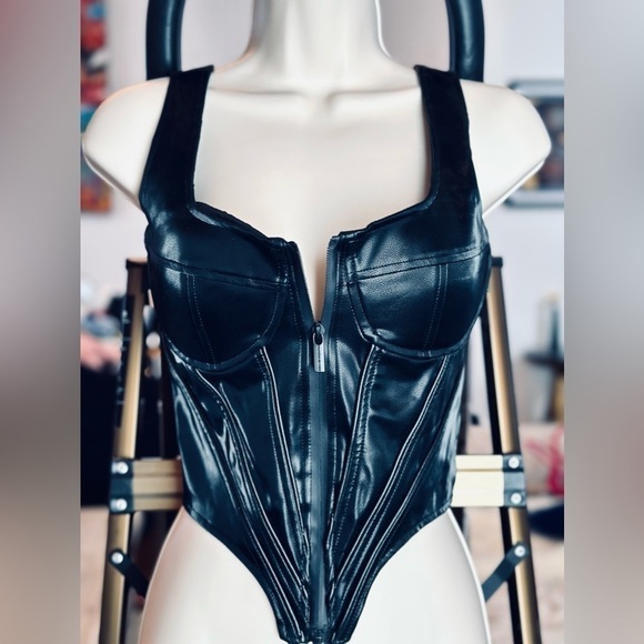 Sold on ebay ✅Maniere De Voir Front Zip Corset Top Black Vegan Faux Leather - Picture 6 of 11